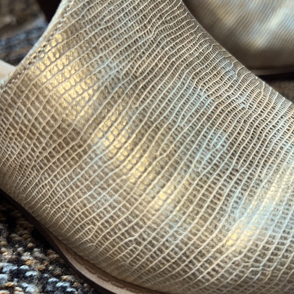 CL by Laundry - Coop Lizard Embossed Block
Heel Mule - Picture 8 of 8